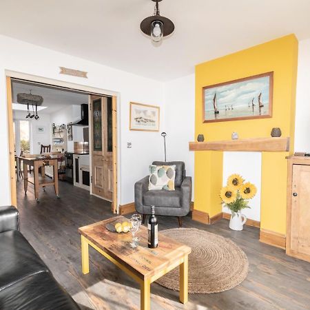 Stylish 2 Bedrooms Cosy & Bright Cottage, Pet Friendly, Sleeps 5, Titchfield Village - Summer Special Offer!! - By Blue Puffin Stays Екстериор снимка