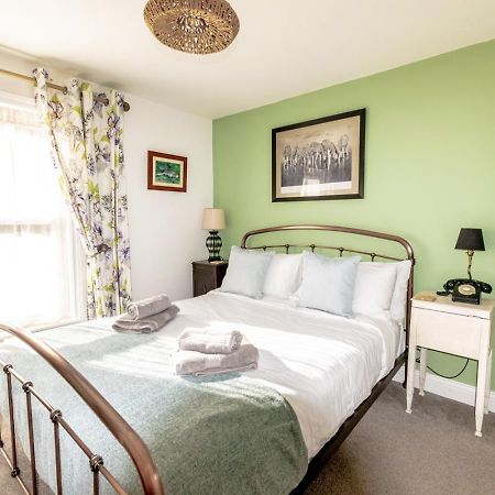 Stylish 2 Bedrooms Cosy & Bright Cottage, Pet Friendly, Sleeps 5, Titchfield Village - Summer Special Offer!! - By Blue Puffin Stays Екстериор снимка