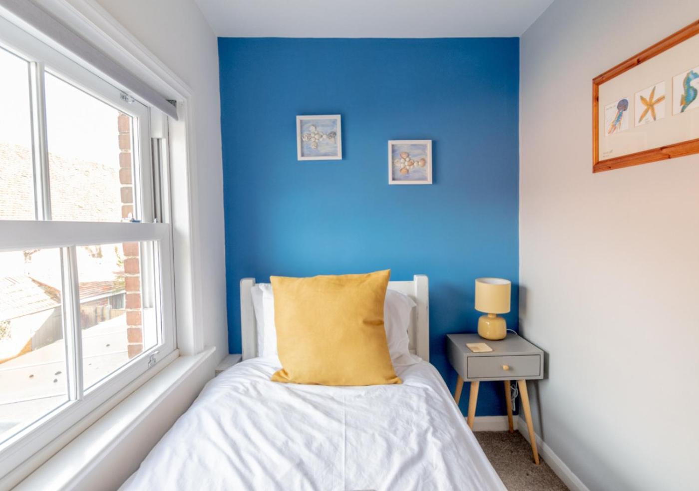 Stylish 2 Bedrooms Cosy & Bright Cottage, Pet Friendly, Sleeps 5, Titchfield Village - Summer Special Offer!! - By Blue Puffin Stays Екстериор снимка