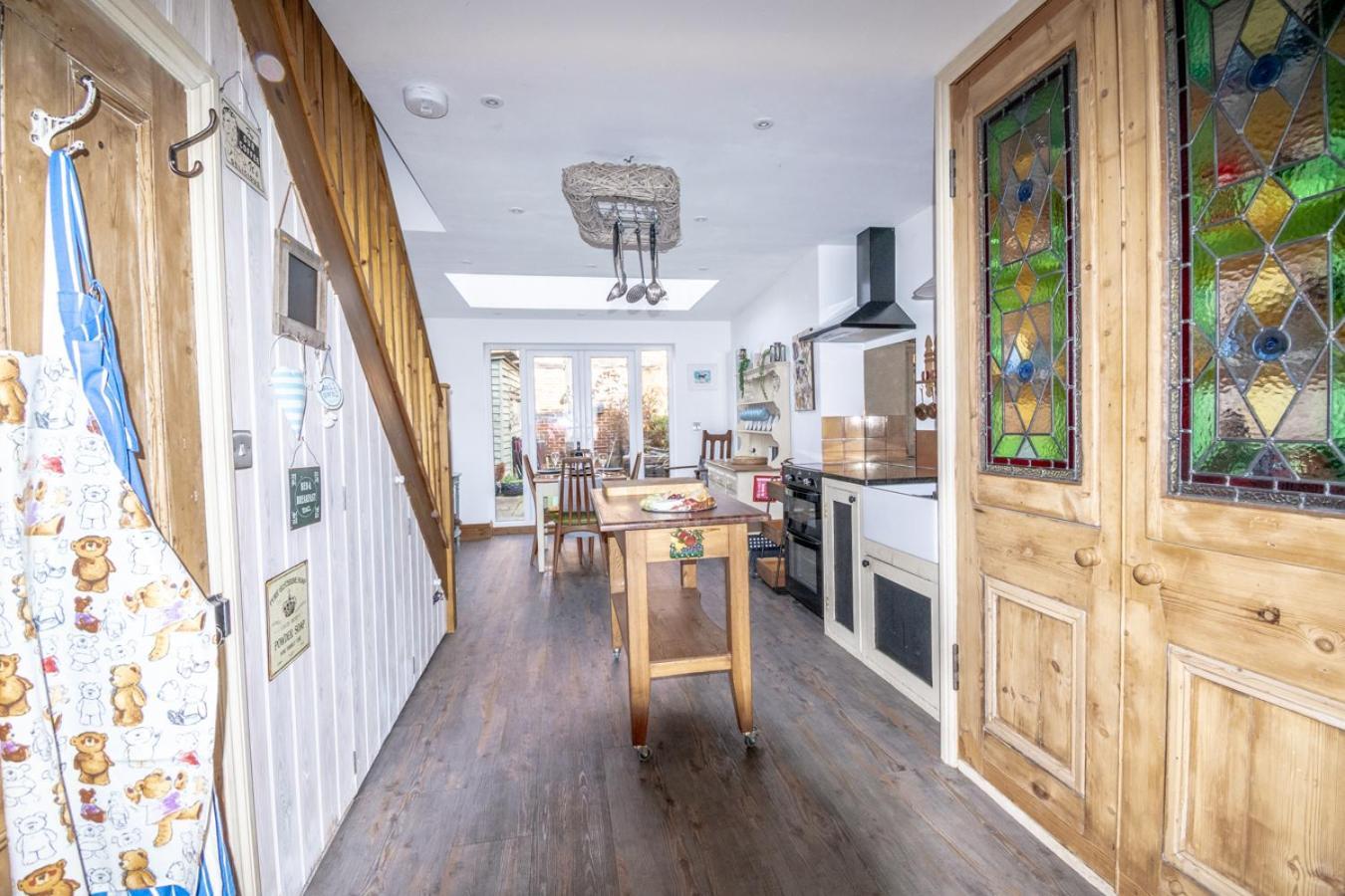 Stylish 2 Bedrooms Cosy & Bright Cottage, Pet Friendly, Sleeps 5, Titchfield Village - Summer Special Offer!! - By Blue Puffin Stays Екстериор снимка