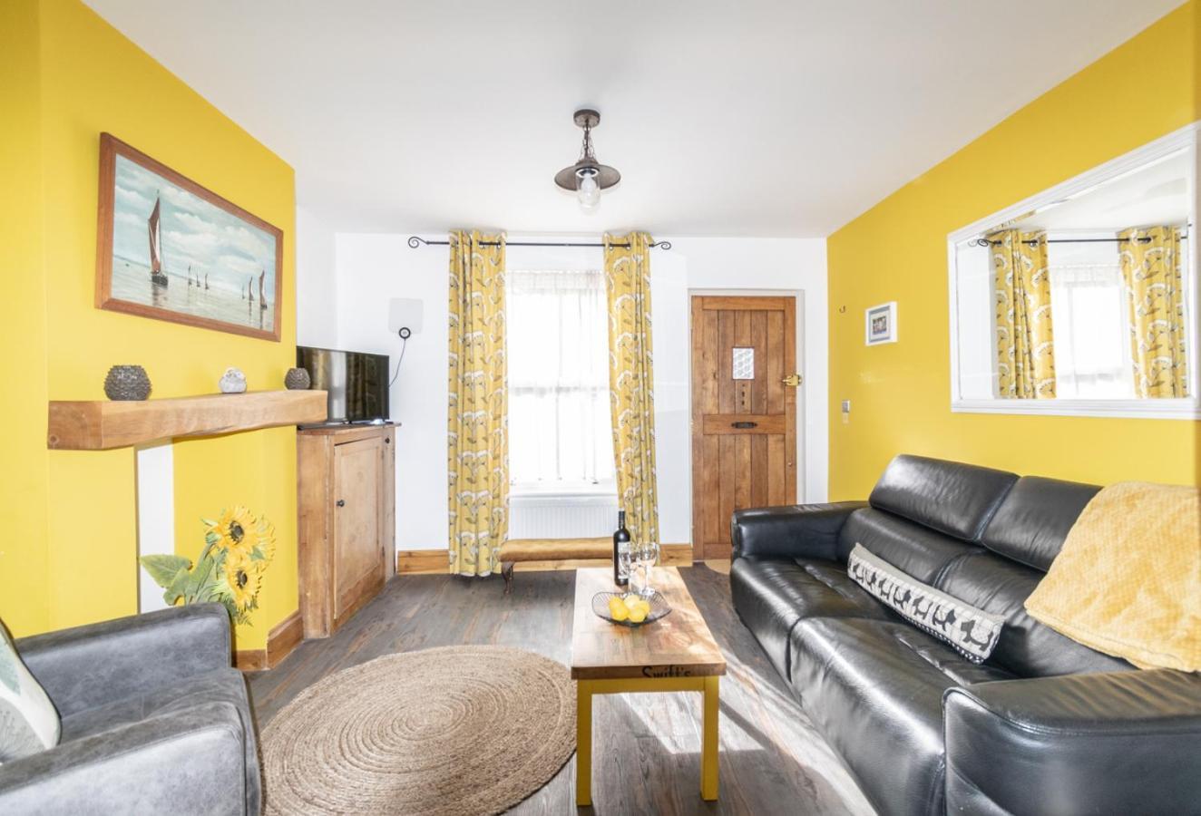 Stylish 2 Bedrooms Cosy & Bright Cottage, Pet Friendly, Sleeps 5, Titchfield Village - Summer Special Offer!! - By Blue Puffin Stays Екстериор снимка