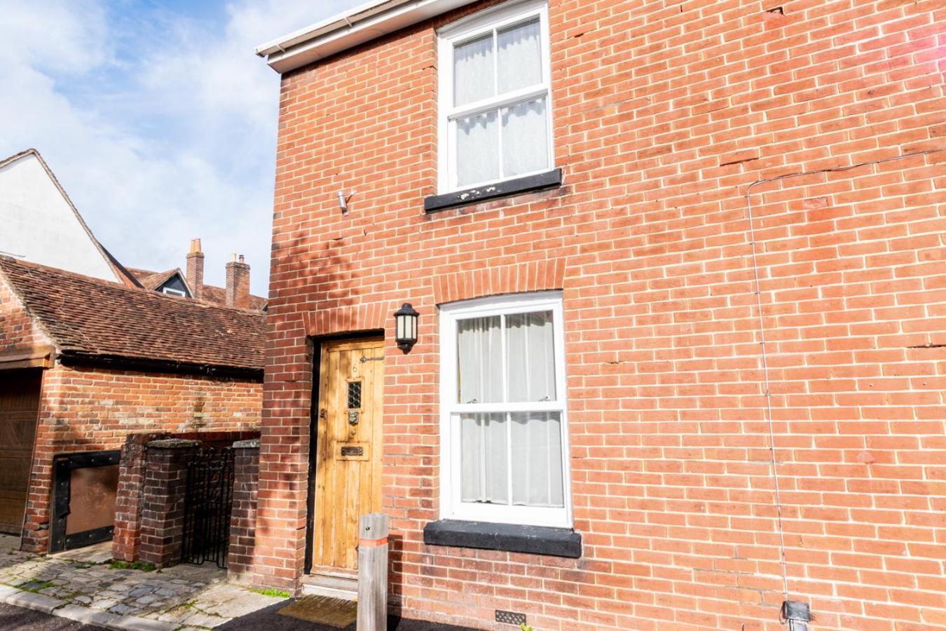 Stylish 2 Bedrooms Cosy & Bright Cottage, Pet Friendly, Sleeps 5, Titchfield Village - Summer Special Offer!! - By Blue Puffin Stays Екстериор снимка