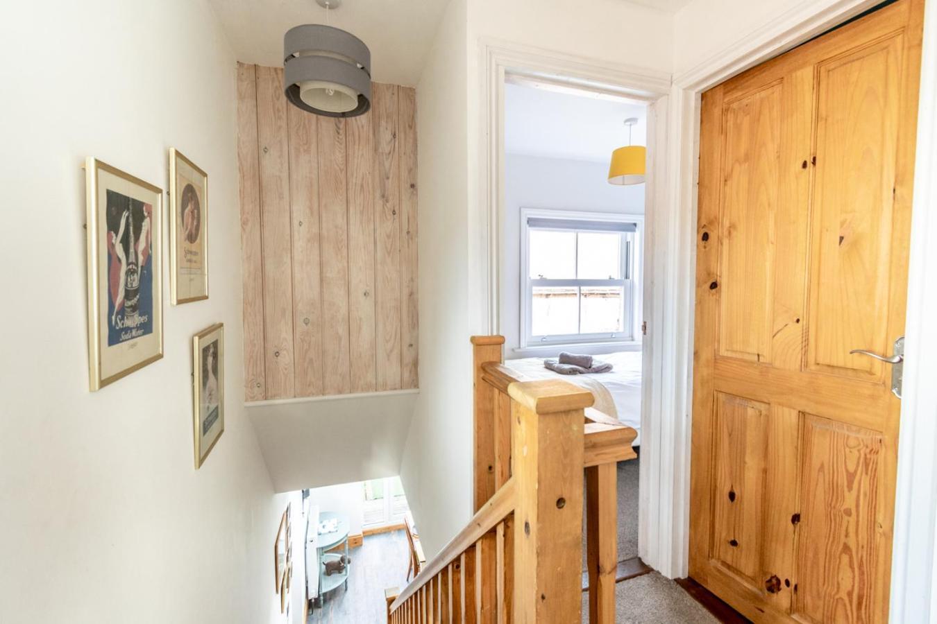 Stylish 2 Bedrooms Cosy & Bright Cottage, Pet Friendly, Sleeps 5, Titchfield Village - Summer Special Offer!! - By Blue Puffin Stays Екстериор снимка
