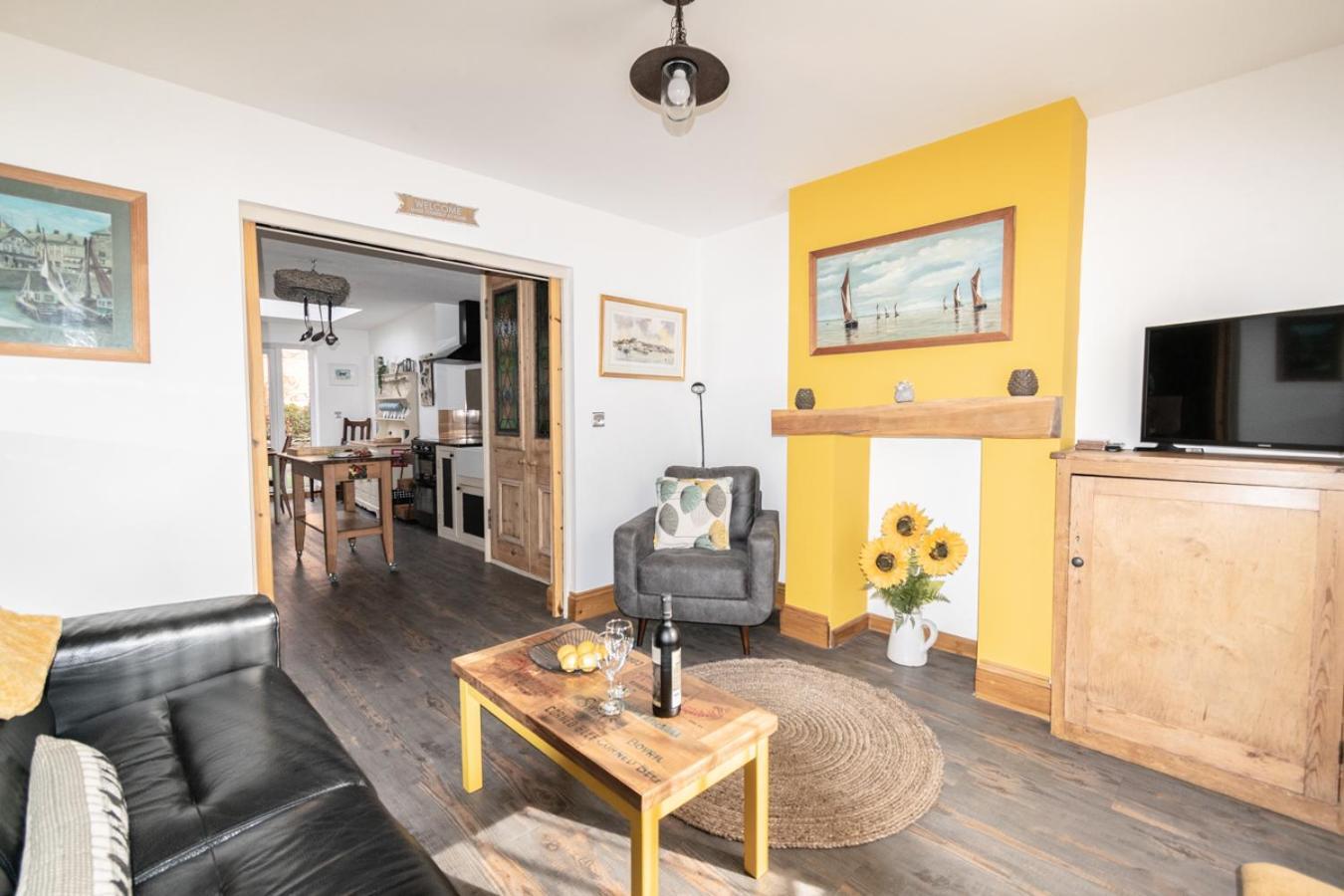 Stylish 2 Bedrooms Cosy & Bright Cottage, Pet Friendly, Sleeps 5, Titchfield Village - Summer Special Offer!! - By Blue Puffin Stays Екстериор снимка